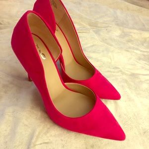 Hot pink gorgeous pumps